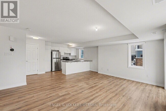 Photo - 2276 Watercolours Way