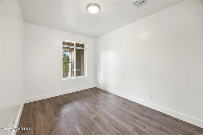 Photo - 1643 Stratford Pl