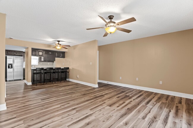 Building Photo - 252 Ulster Ln Unit 252 Rental