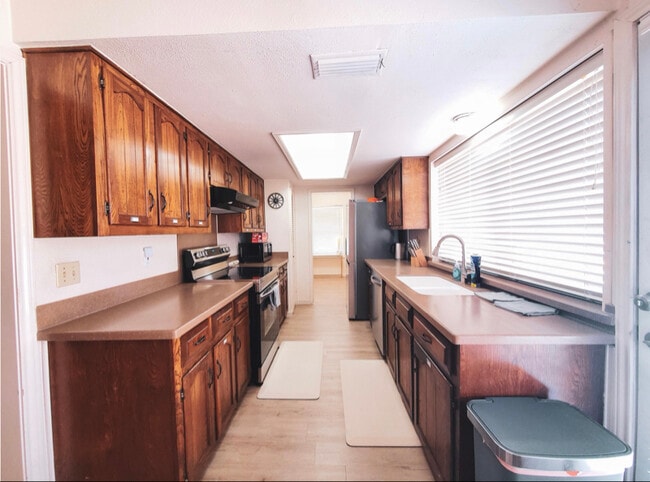 Photo - 1609 San Antonio Ln