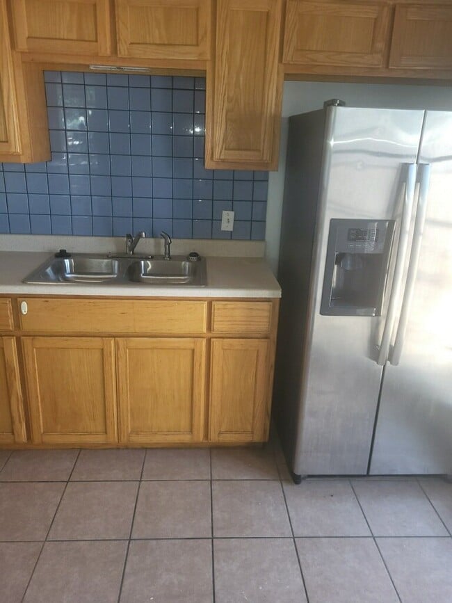 2300 Live Oak St