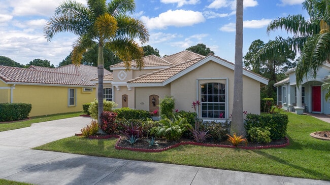 Photo - 665 SW Lake Charles Cir