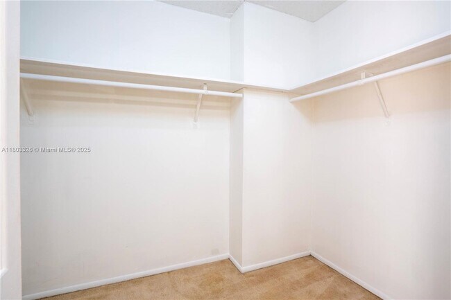 Photo - 6770 Indian Creek Dr Unit 4P