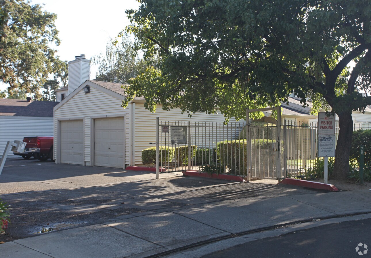 Photo - Winchester Oaks Condominiums