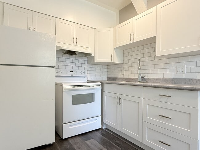 Building Photo - 506 Aylmer Ave Unit 1
