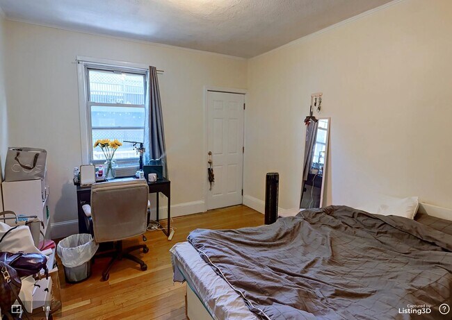 Photo - Desirable BU Location, Walk to School, Wat...