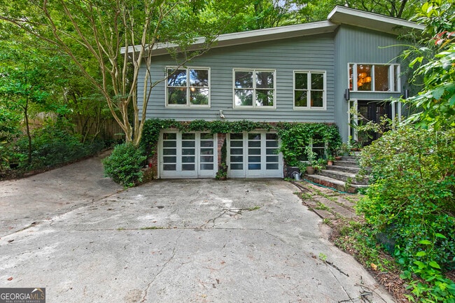 Building Photo - 1232 Bernadette Ln NE