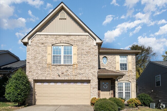 Building Photo - Beautiful Whites Creek Home