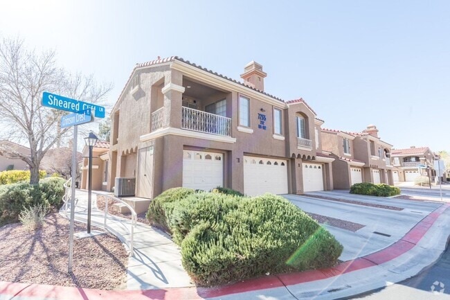 Building Photo - Available! 2 Bedroom Townhome inside Pacif...