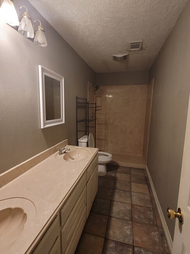 Photo - 1 Briar Oak Cir