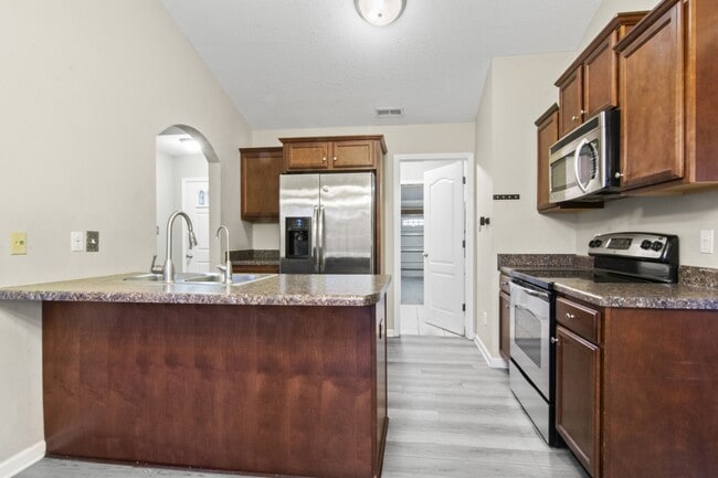 Photo - 752 Radiant Dr
