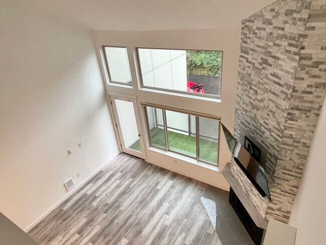 Photo - Remodeled End-Unit Condo in Sand Point wit...