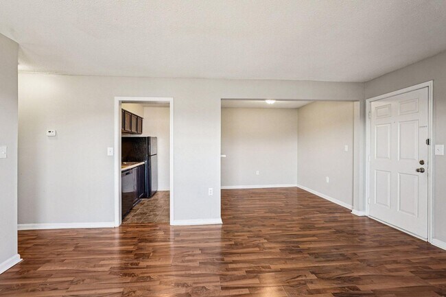 Photo - N44 Sharonridge Apartments