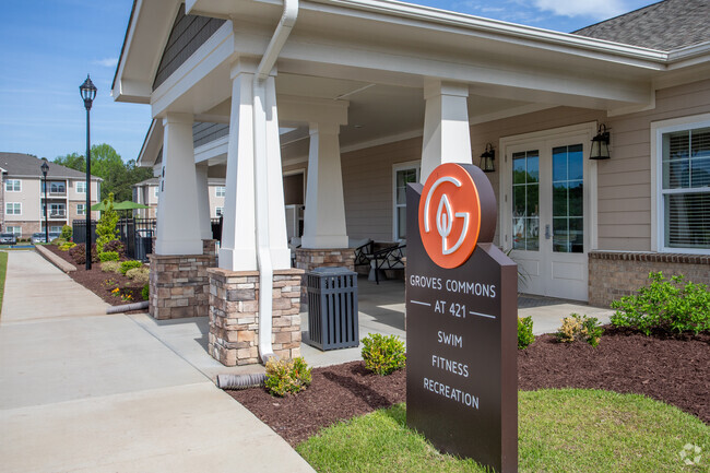 Building Photo - The Groves at 421 Rental