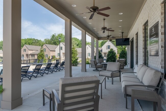 Photo - 820 Stonebrook Ln