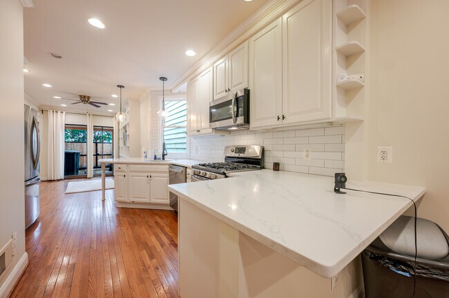 Photo - 1524 Constitution Ave NE