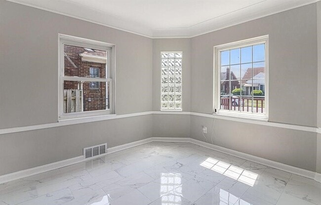 Photo - 5766 Nottingham Rd