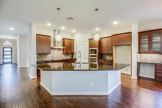 Photo - 17106 Rainier Creek Dr