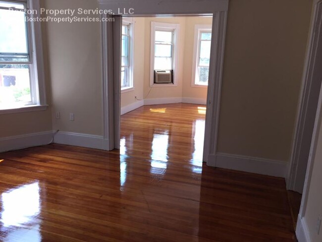 Photo - 67 Hillside St Apartments Unit 3