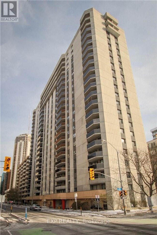 Photo - 470 Laurier Ave W Unit 403