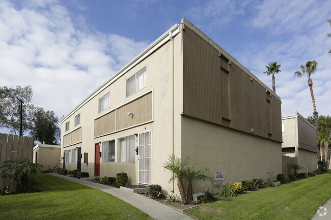 Photo - Palm Tree Gardens Apartments
