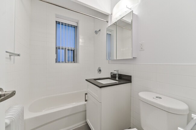 Photo - 149 St George St Unit 00106