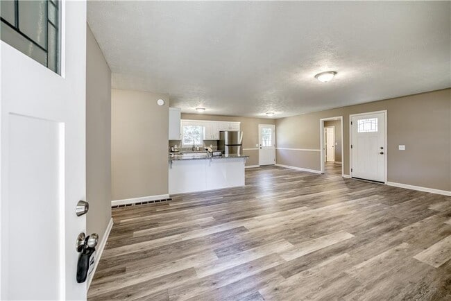 Photo - 130 Glory Ln