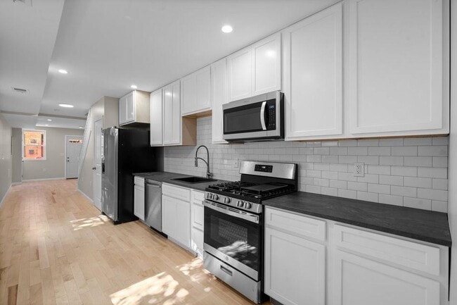 Building Photo - 707 S Bethel St Rental