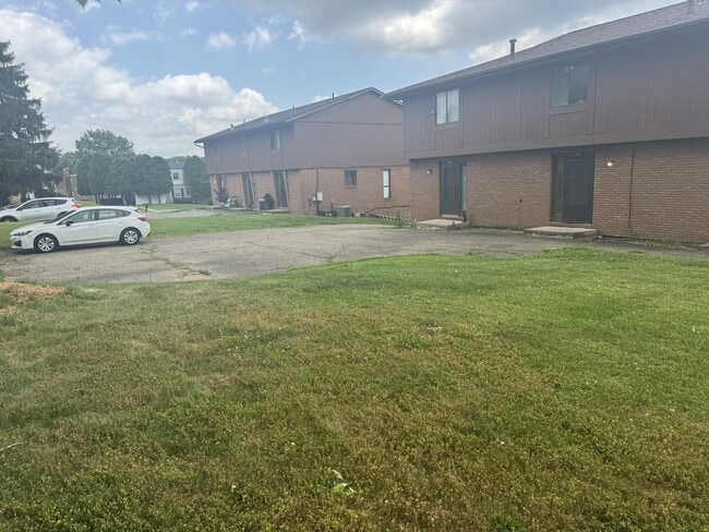 Photo - 7463 Seymour St NW Unit 7463