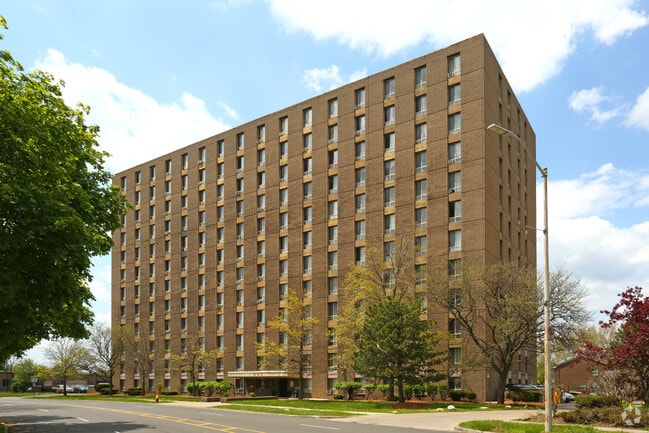 Pallister Plaisance Apartments