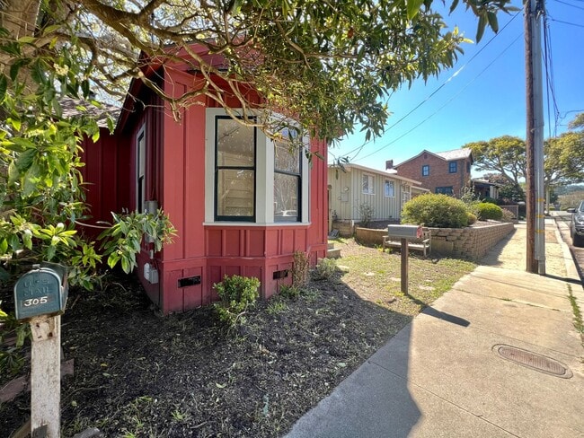 Photo - 5th Street Charm! Apply NOW!