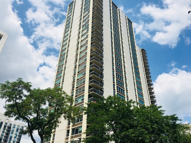 Building Photo - 1255 N Sandburg Terrace