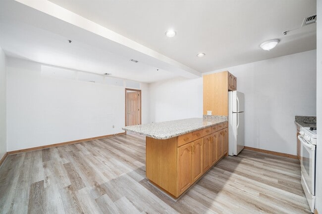 Photo - 72 Park Ave Unit 2D