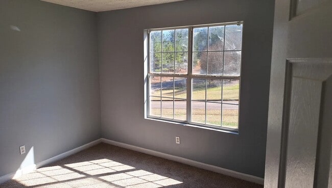 Photo - 128 Live Oak Dr