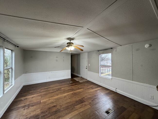 Photo - 610 Old Slag Rd