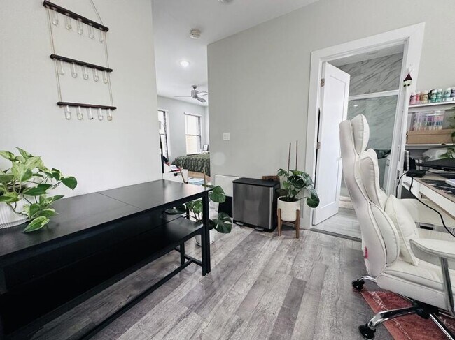 Photo - 0 bedroom in Chicago IL 60657 Unidad R2