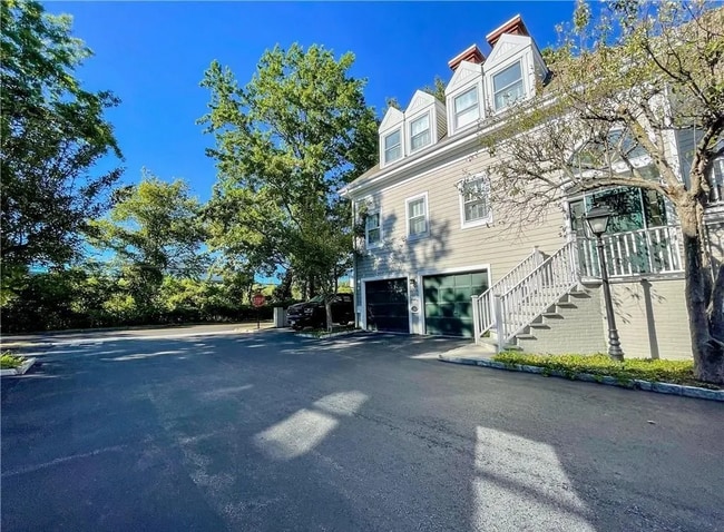 Corner Unit - 450 Center St