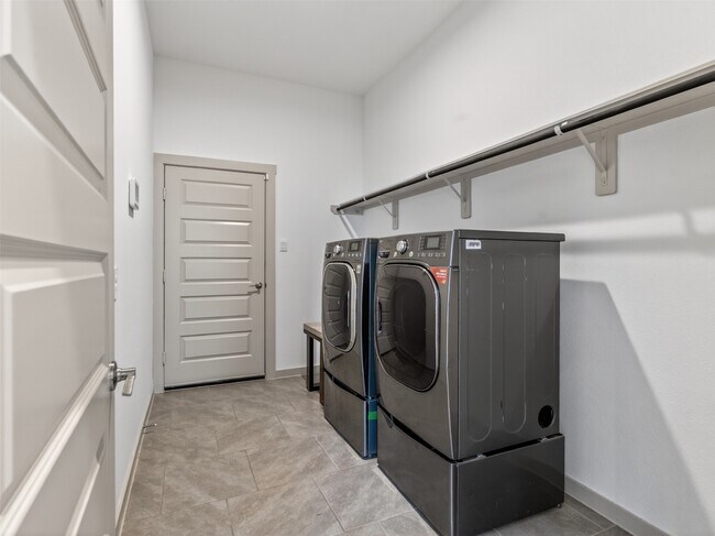 Photo - 818 Kingwood Dr