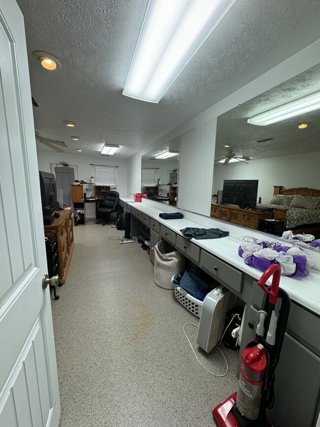 Photo - 683 W Tarleton St