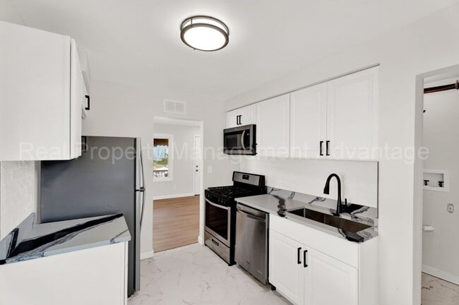 Photo - 1513 E Meyers Ave