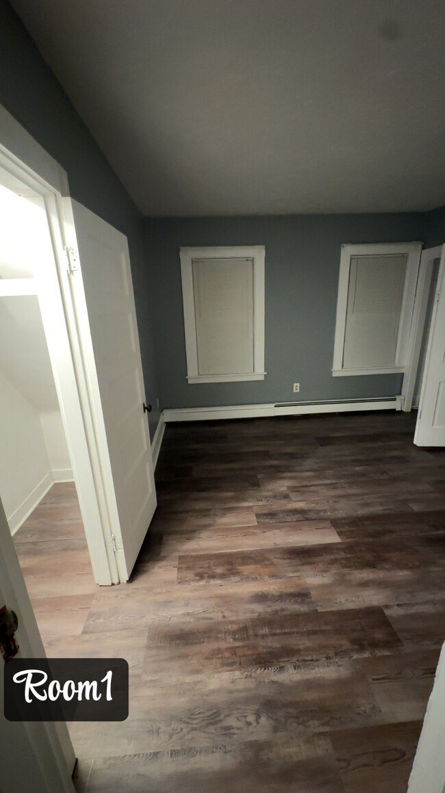 Building Photo - 326 Main St Unit 2 bedroom Apartment For R