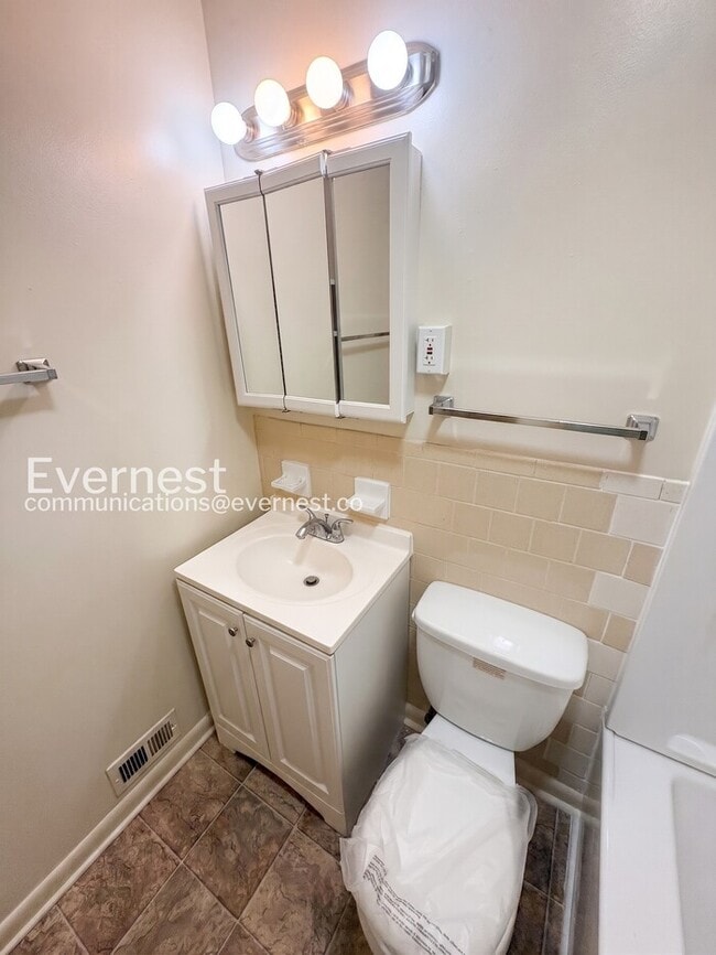 Photo - 2 Bed & 1.5 Bath Townhouse in Colonial Heights / Available Soon!