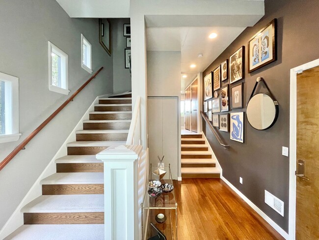 Photo - 3BR/2.5BA INCOMPARABLE Views!!! Prime Corona Heights Residence! 2 car parking and laundry! PROGRE...