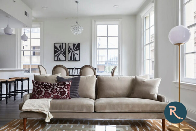 Building Photo - 301 St Charles Ave Rental