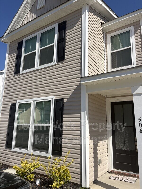 Building Photo - 506 Green Fern Dr