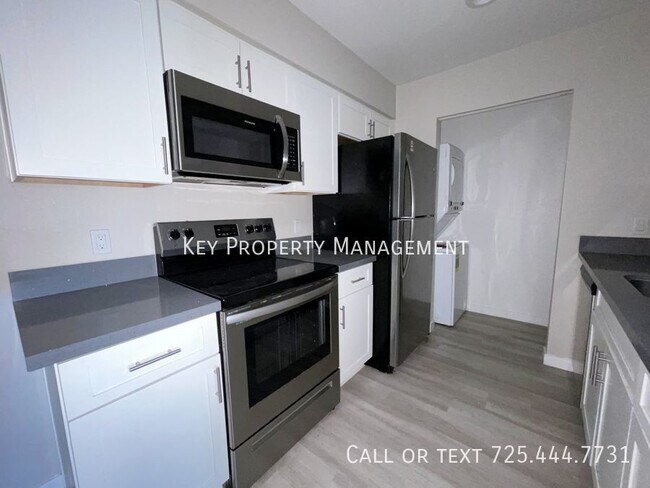 Photo - REMODELED 2 BEDROOM CONDO WITH STAINLESS S... Unidad #5