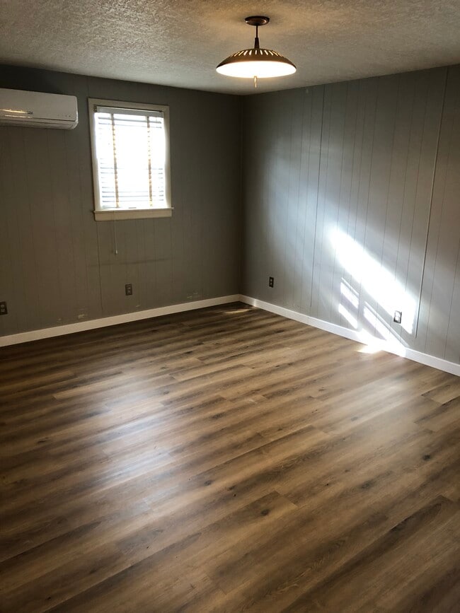 Photo - 537 N Derr Dr