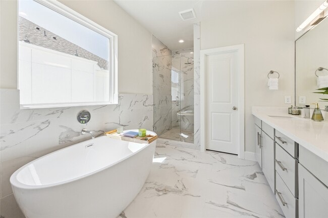 Photo - 3051 Hicks St