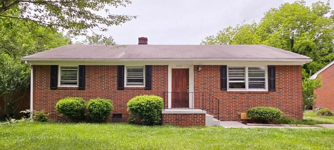 For Rent – Updated 3 Bedroom, 2 Bath Brick... - For Rent – Updated 3 Bedroom, 2 Bath Brick... House