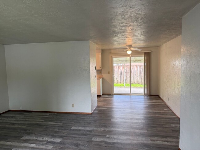 Photo - 3 bedroom 1 bathroom house in Springfield!